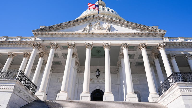 El Capitolio en el día 37 del cierre de gobierno, el jueves 6 de noviembre de 2025, en...