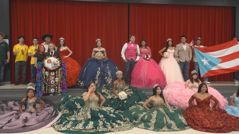Preparatoria Harker Heights celebra la cultura hispana con desfile de quinceañera