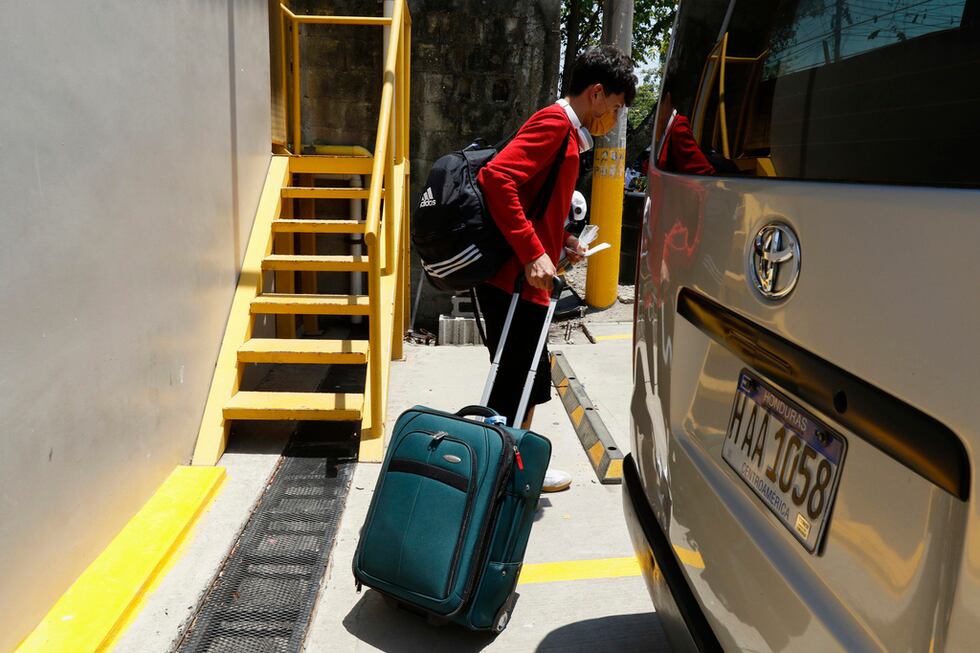 Un migrante hondureño que regresó de forma voluntaria a su país desde Estados Unidos a su...