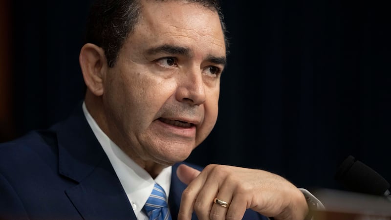 El representante demócrata por Texas Henry Cuellar en el Congreso en Washington el 10 de abril...