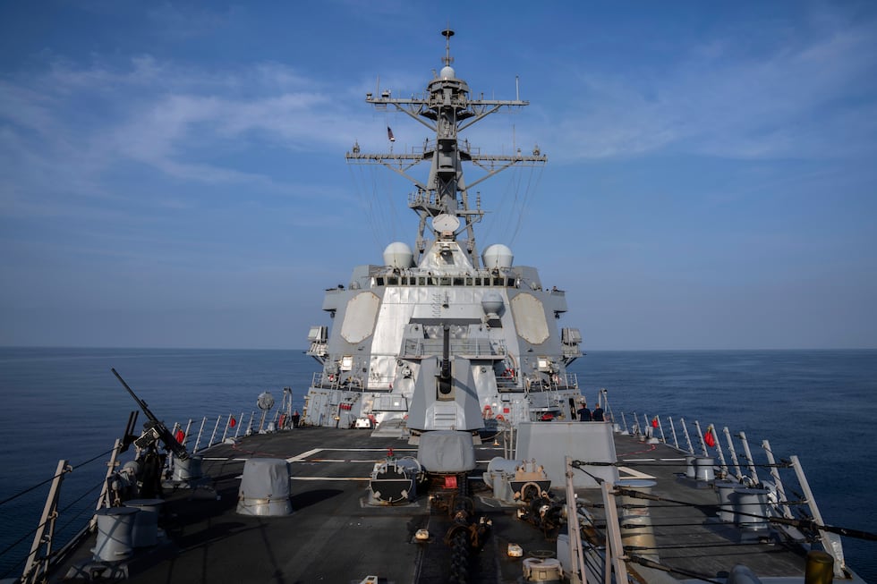 Vista del destructor U.S.S. Gravely (DDG 107), el 13 de febrero de 2024. (AP Foto/Bernat...
