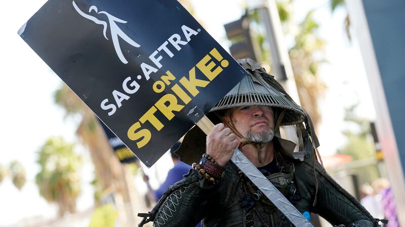 Bruce D. Mitchell, miembro del Sindicato de Actores de la Pantalla-Federación Estadounidense...