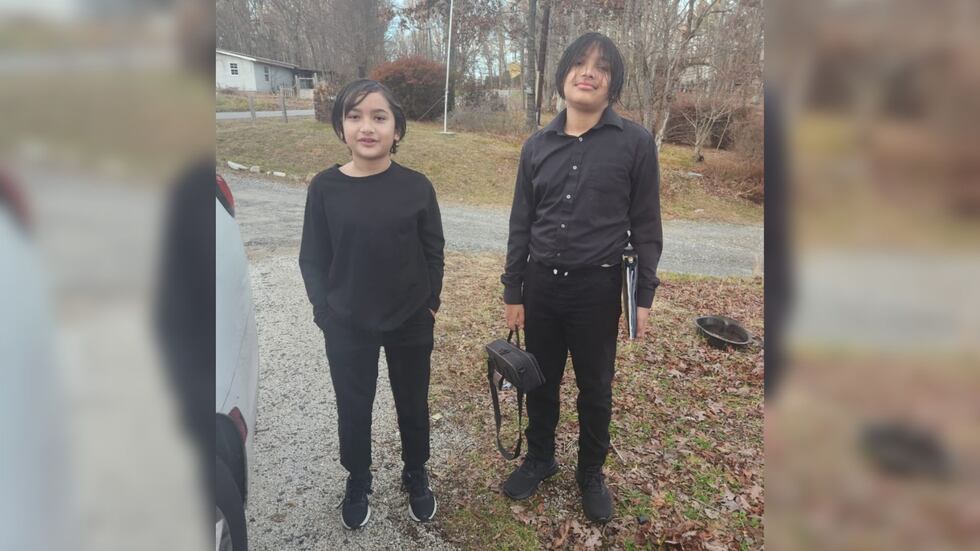 Los niños fueron identificados como Josiah, de 13 años, y Joshua Leviskia, de 11.