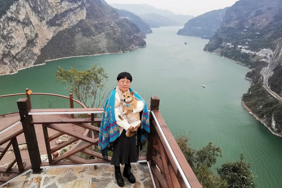 En esta foto proporcionada por Tan Yuanyi, Zhang Yali posa para una foto el 8 de diciembre de...