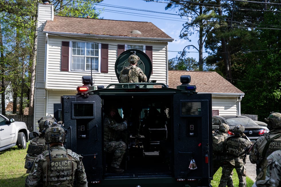 Operativo del Servicio de Alguaciles de los Estados Unidos (USMS) y las agencias del orden...