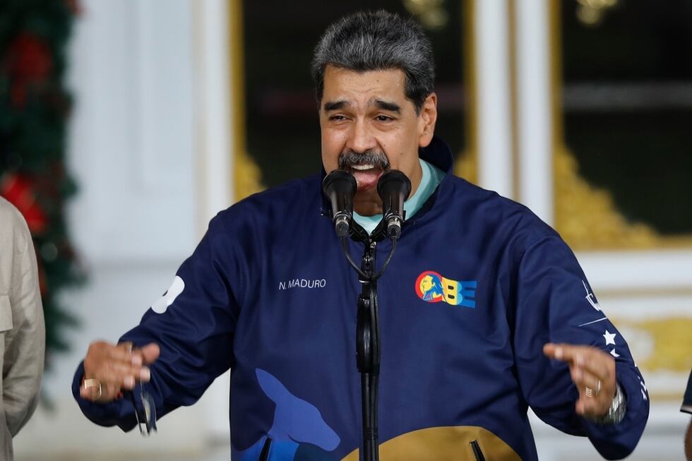 El presidente de Venezuela, Nicolás Maduro, habla durante un acto por el Día del Estudiante en...