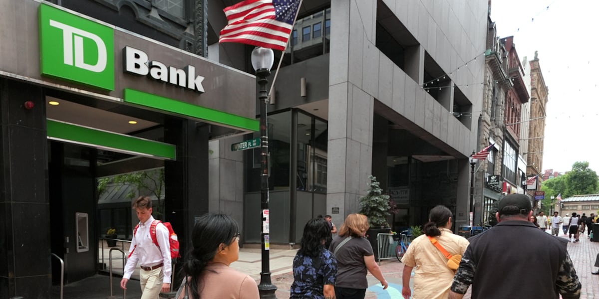 Gobierno de Trump restringe acceso bancario para inmigrantes indocumentados