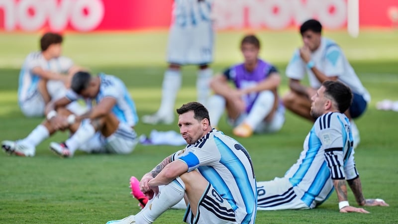 El argentino Lionel Messi (10) reacciona tras la final de la Copa del Mundo de fútbol entre...
