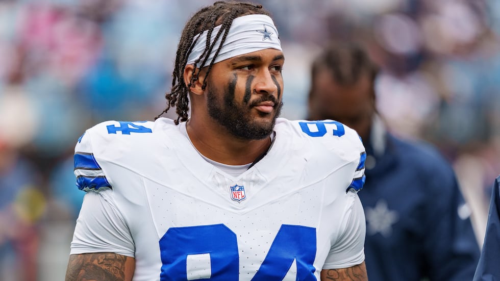 El defensive end Marshawn Kneeland (94) de los Dallas Cowboys durante un juego de la NFL...