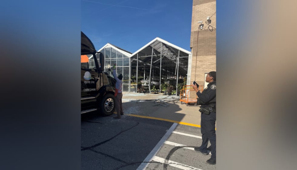El accidente ocurrió en la tienda ubicada en Mt. Zion Road, en Morrow, en el condado de Clayton