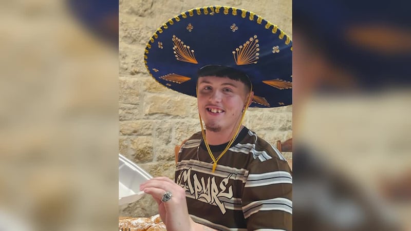 Estudiante gravemente herido tras ser atropellado por autobús escolar cuando se dirigía de la...