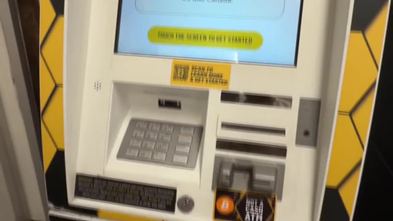 Estafan a mujeres luego de ser convencidas por teléfono que tenían órdenes de arresto por...