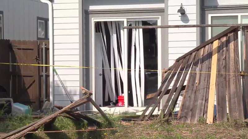 "Le echó sirope para 'pancakes' en el tanque de la gasolina y dañó el motor". Equipo SWAT...
