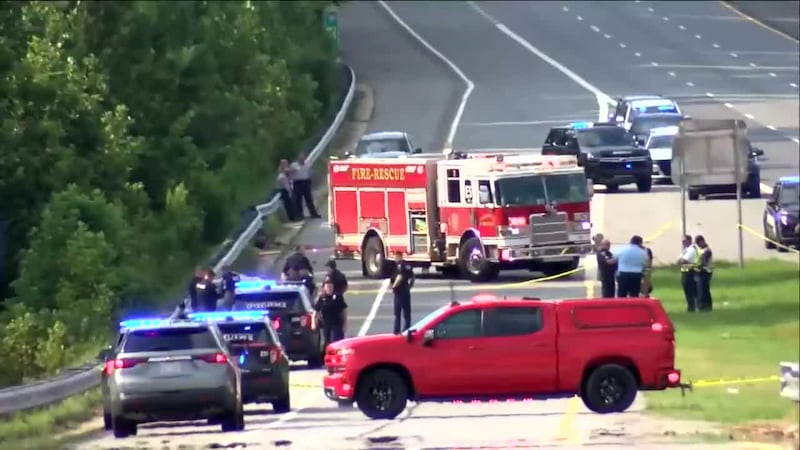Dos personas baleadas en plena autopista; autoridades sospechan de caso de ira al volante. La...